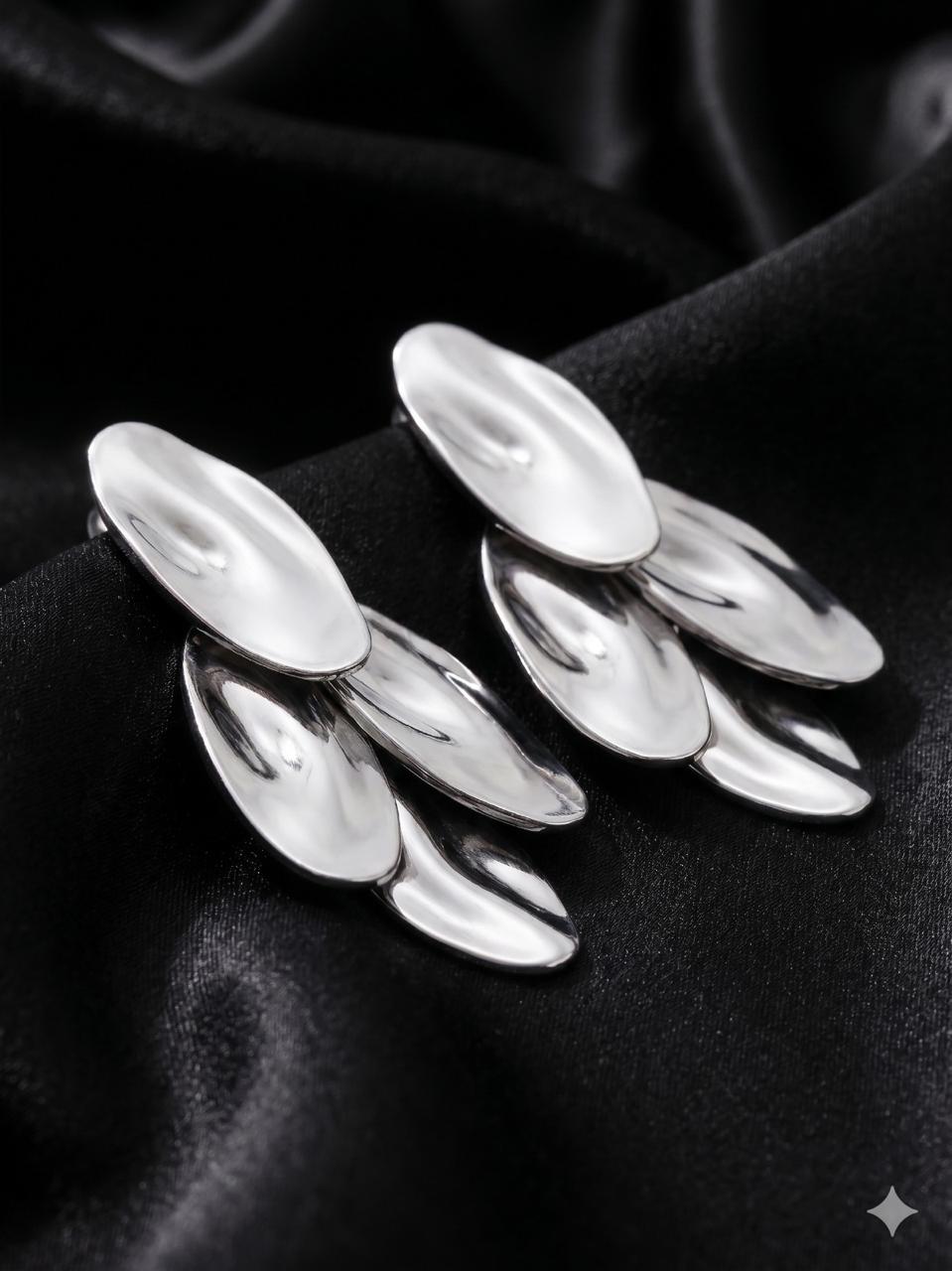 Évora Silver Petal Earrings