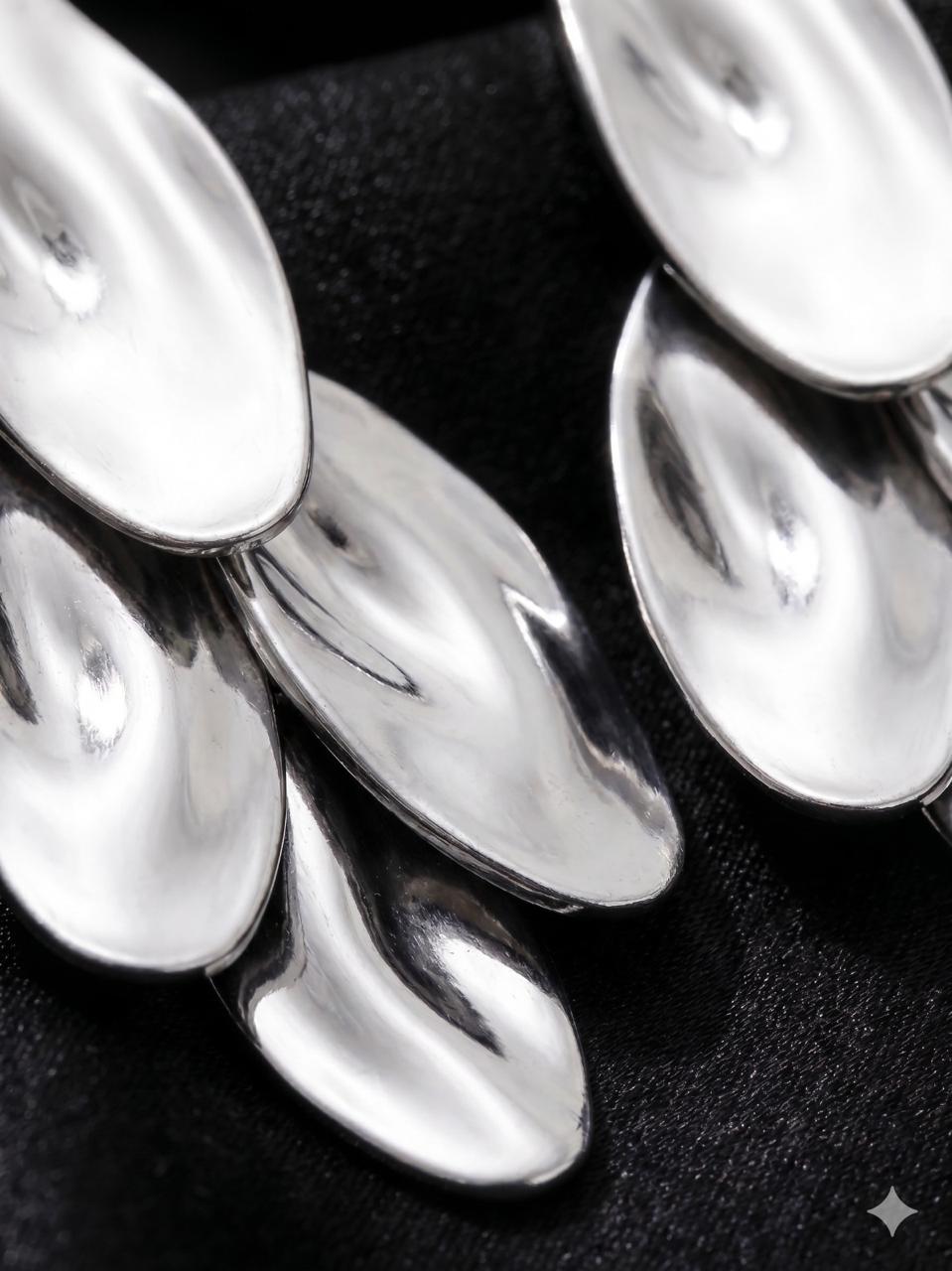 Évora Silver Petal Earrings