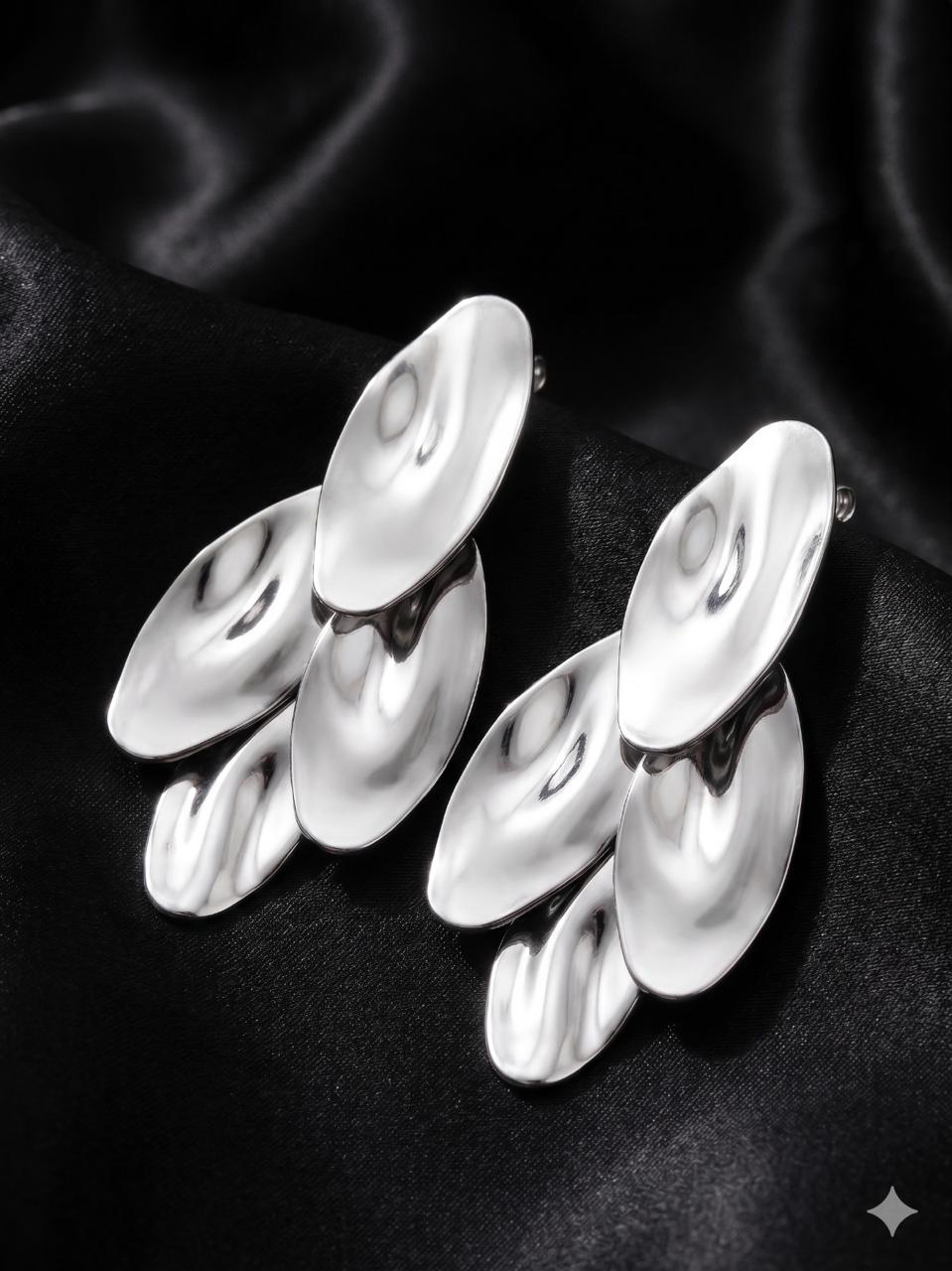 Évora Silver Petal Earrings