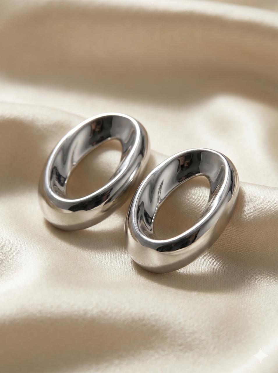 Évora Sculptural Oval Stud Earrings
