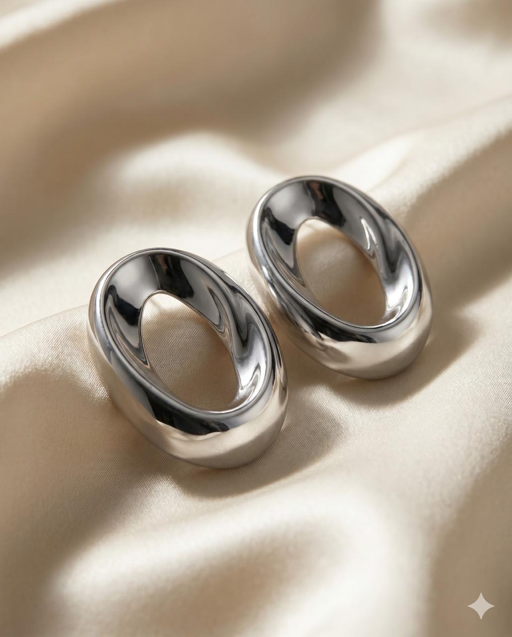 Évora Sculptural Oval Stud Earrings