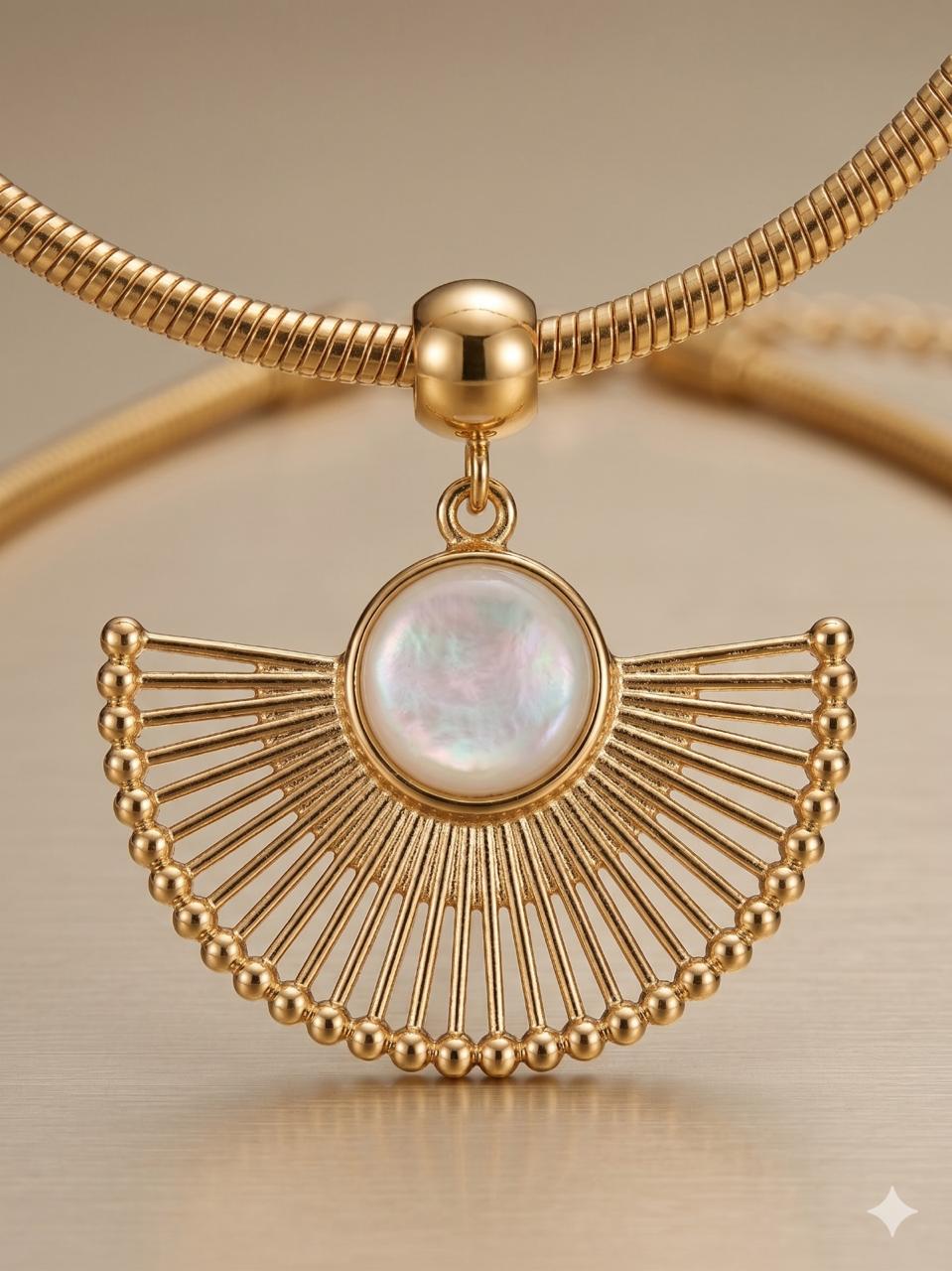 Solara Pendant Necklace
